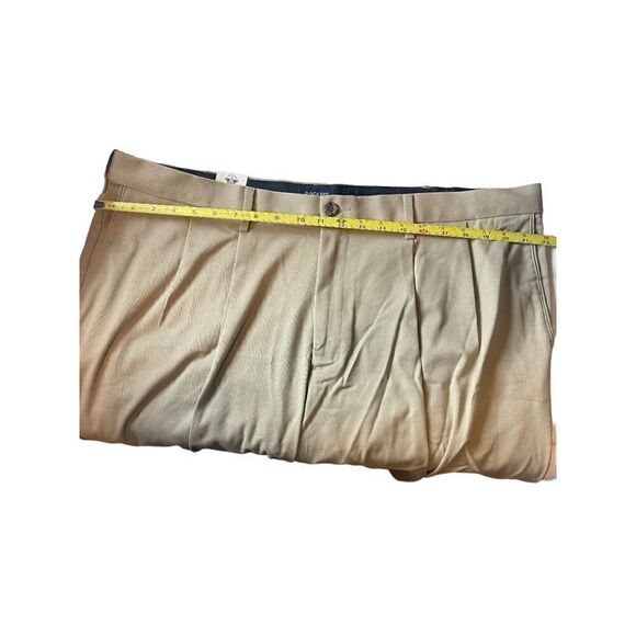 NWT Dockers Beige Classic Fit Khaki Pants size W42x L32 - Picture 5 of 10